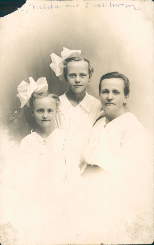 Florence Simmons Kay Nelda May Simmons Christensen Amy Daniels Simmons Florence Simmons Kay Nelda May Simmons Christensen Amy Daniels Simmons